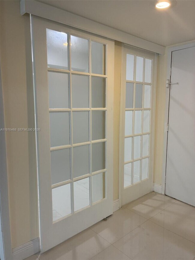 Building Photo - 16500 Golf Club Rd