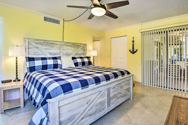 Building Photo - 5855 Midnight Pass Rd