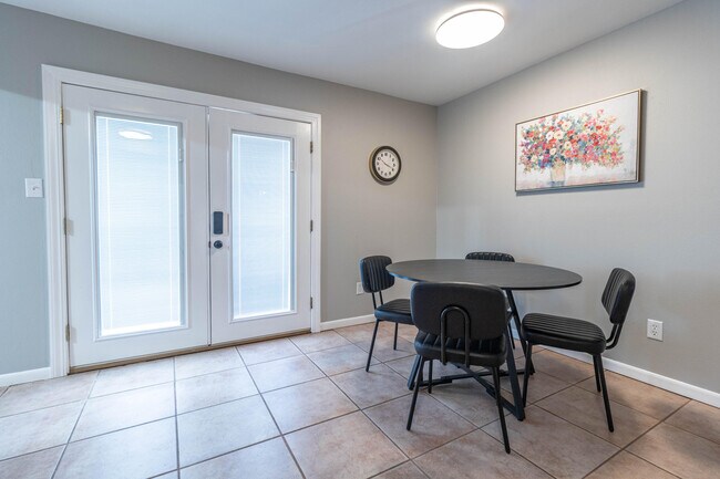 Building Photo - 210 W El Cortez Dr