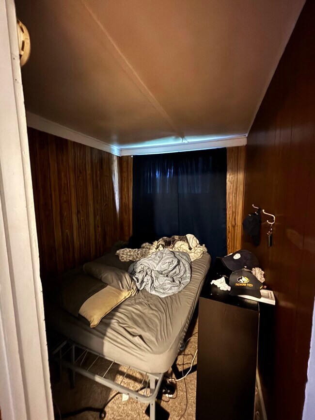 Building Photo - 411 Dodge St