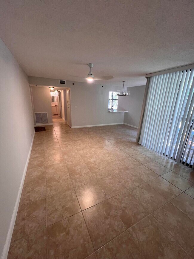 Building Photo - 955 Egret Cir