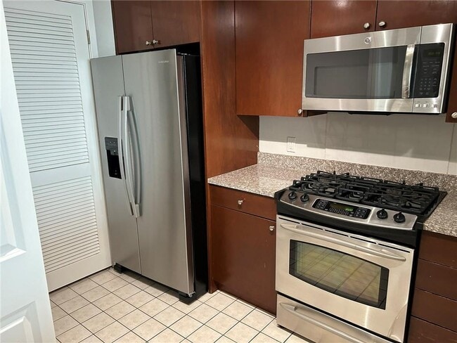 Building Photo - 3338 Peachtree Rd NE