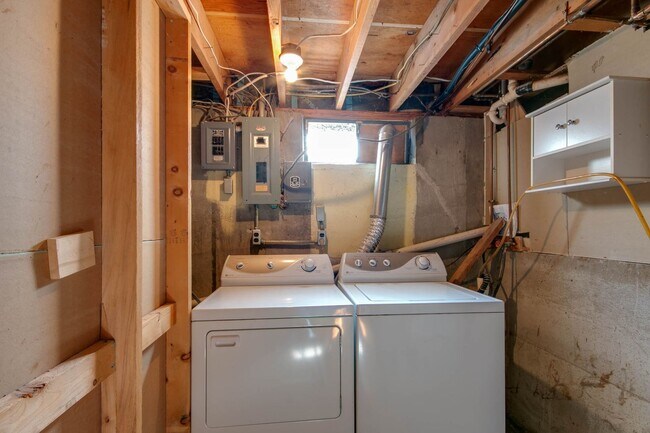 Building Photo - 1816 Elaine Dr