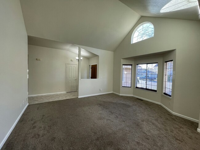 Building Photo - 1580 Rehrmann Dr