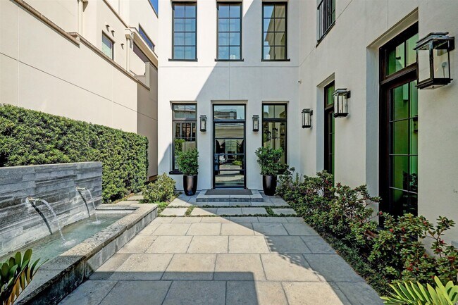 Building Photo - 2521 Westgate Dr