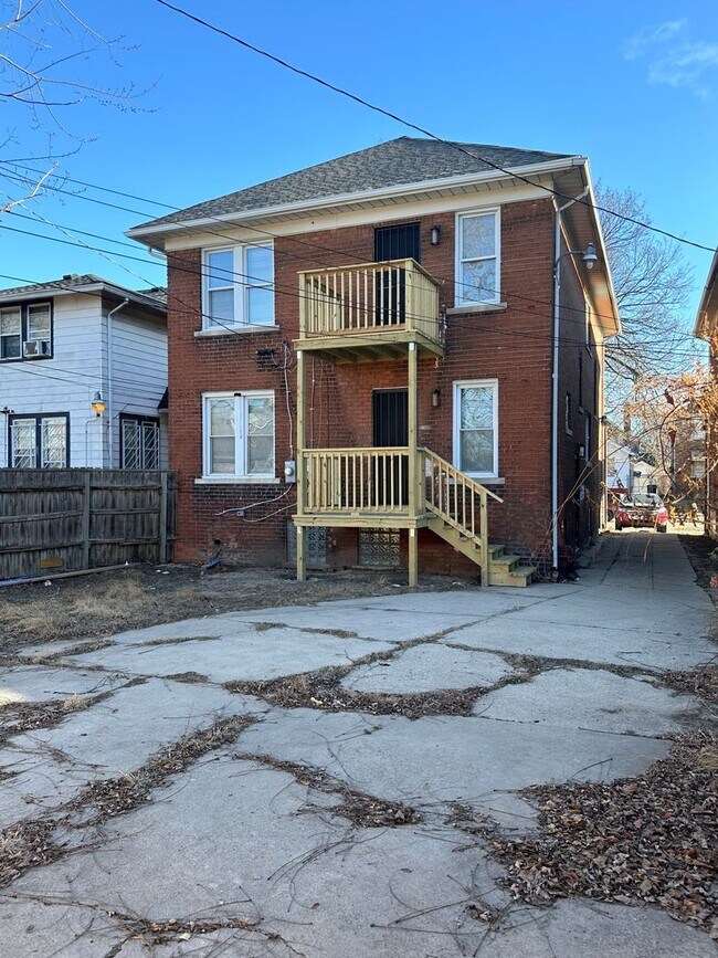 Building Photo - 12061 Cloverlawn Ave