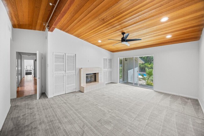 Building Photo - 255 Camino Buena Vista
