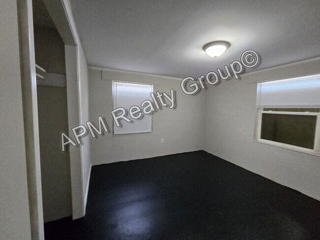 Building Photo - Updated two bedroom - Harden St.