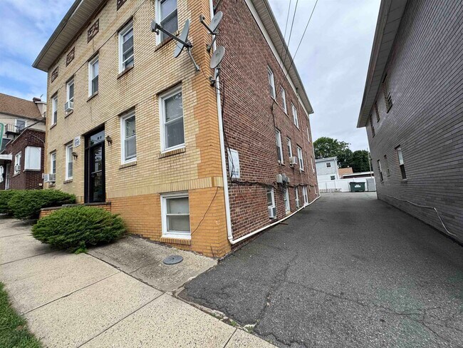 Building Photo - 7880-80 Carmer Ave