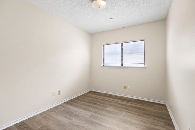 Building Photo - 9711 Arcade Ridge