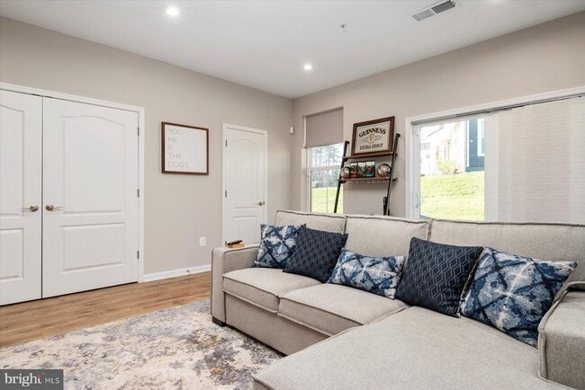 Building Photo - 7062 Fox Glove Ln