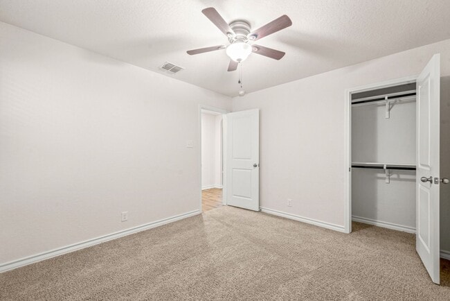 Building Photo - RED BIRD RANCH 3 BED 2 BATH  SINGLE STORY ...