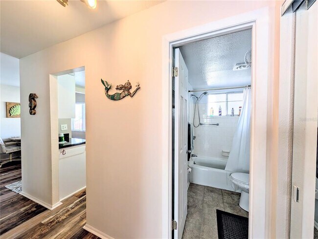 Building Photo - 2328 Canal Dr