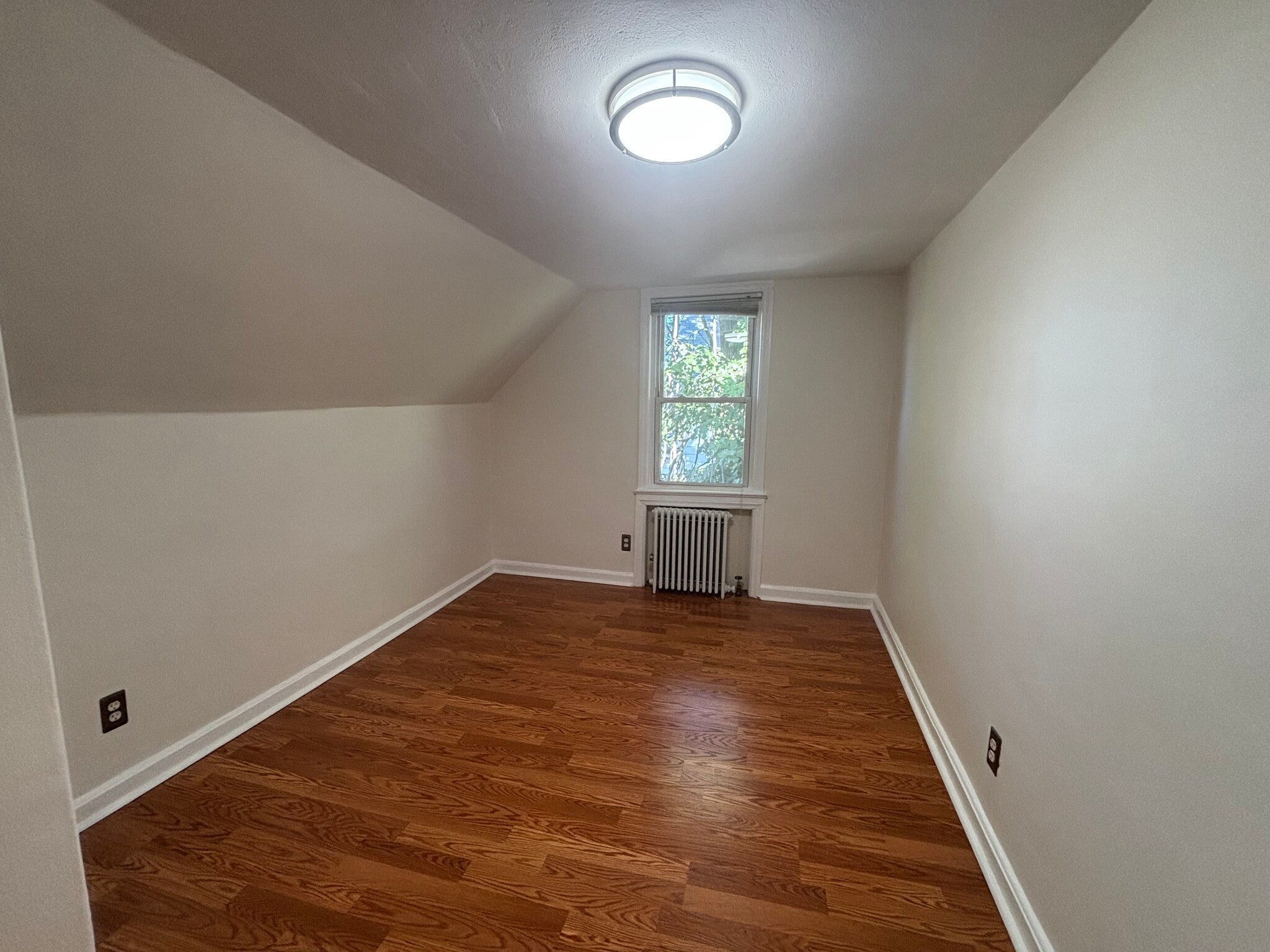 Building Photo - 233 Broughton Ave