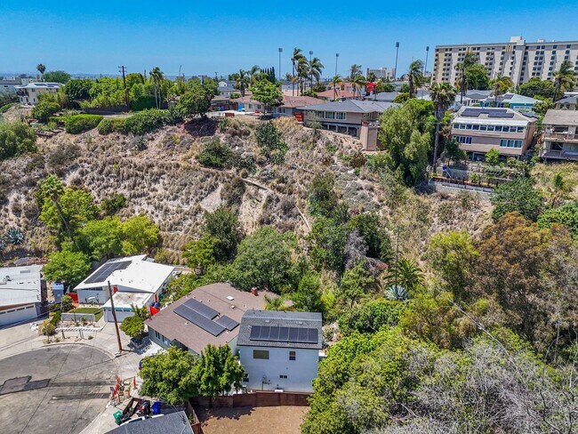 Building Photo - Serene yard tucked in the canyon!