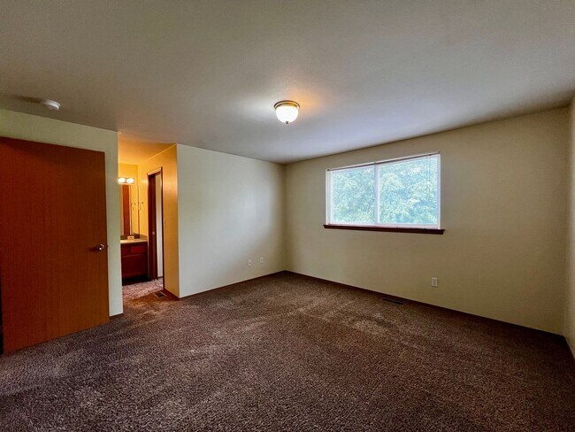 Building Photo - pl102