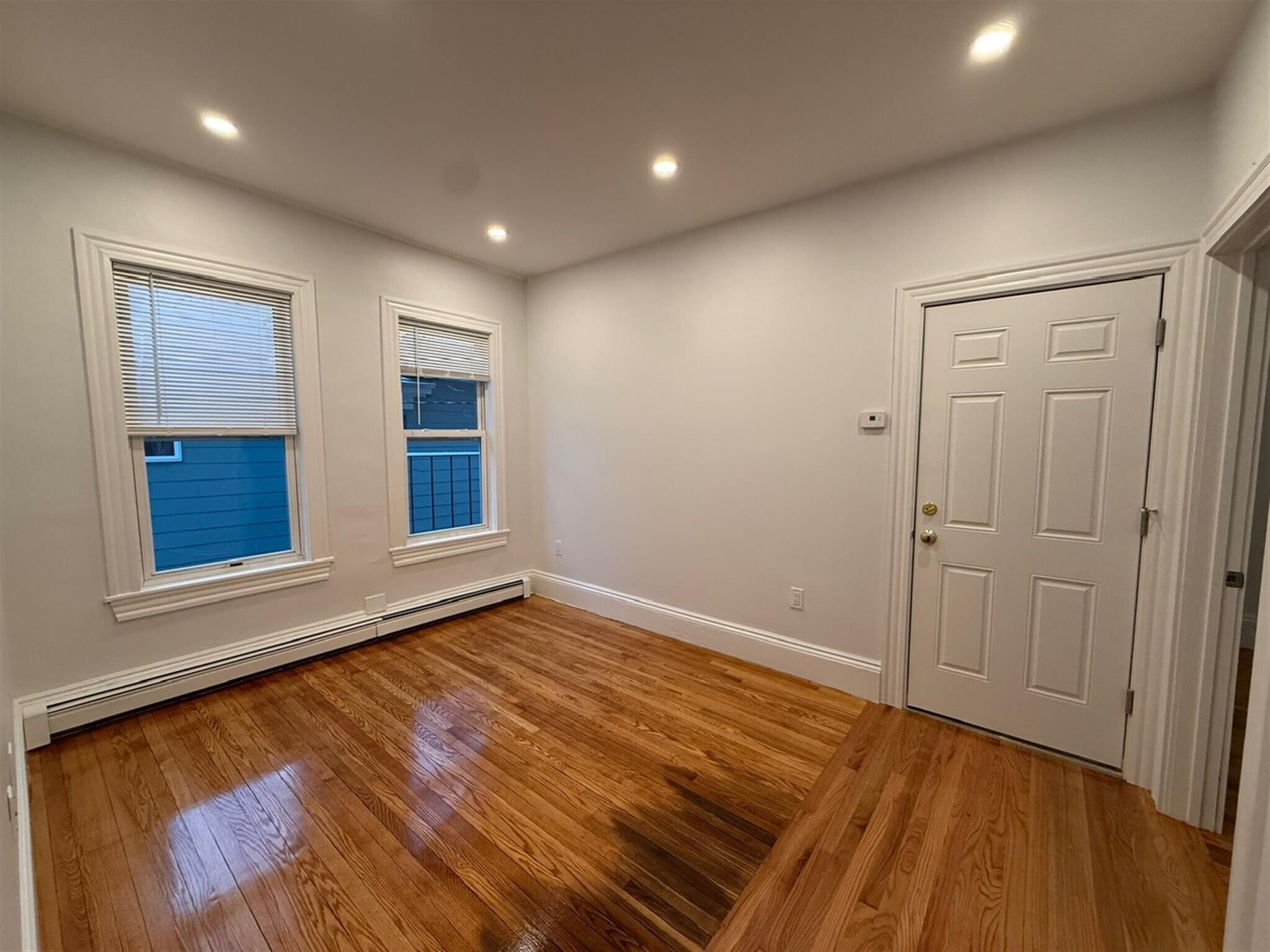 Building Photo - 35 Oak St