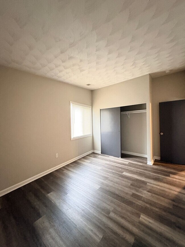 Building Photo - Experience Luxury Living at Bellagio Living I: Modern Apartments in Lawrence, Indiana