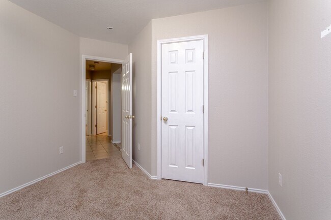 Building Photo - Cozy 3/BR 2/BA One-Level Home with Covered...