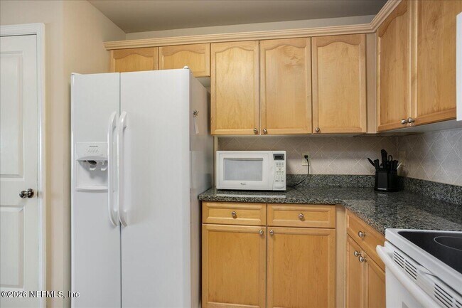 Building Photo - 400 E Bay St