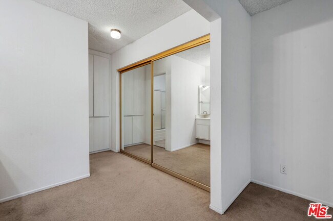 Building Photo - 7742 Redlands St