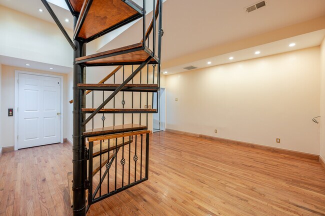 Building Photo - 1801 Otis St NE