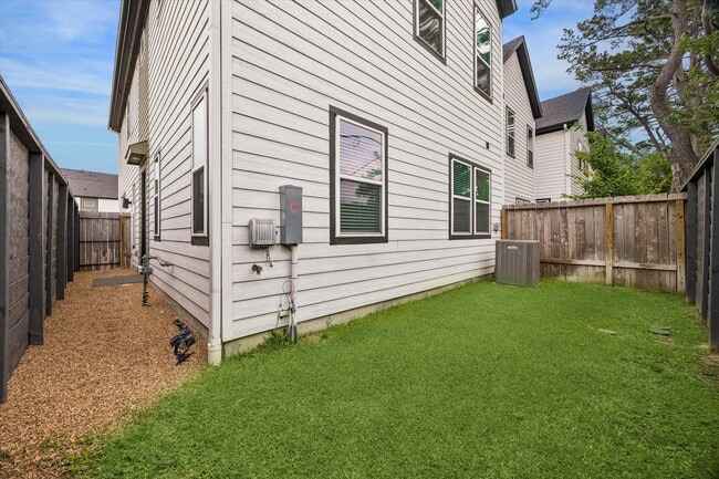 Building Photo - 1117 Highland Square Ln
