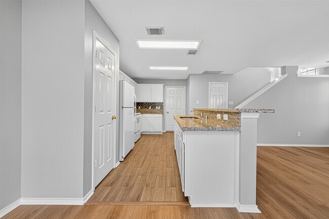 Building Photo - 30 Verbena Bend Pl