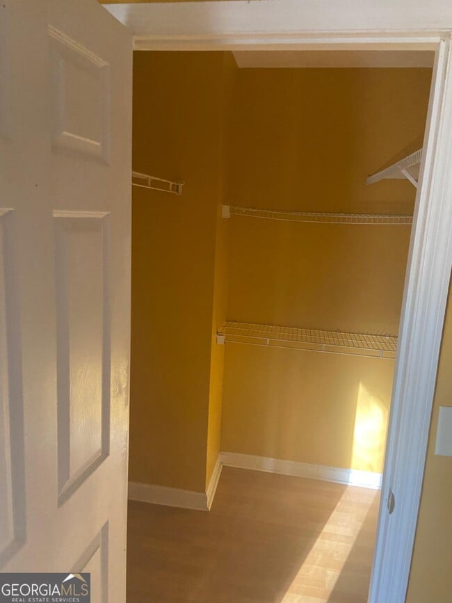 Building Photo - 2059 Charter Ln