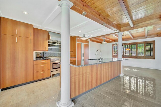 Building Photo - Beautiful West of the Trail 3-Bed/2-Bath H...