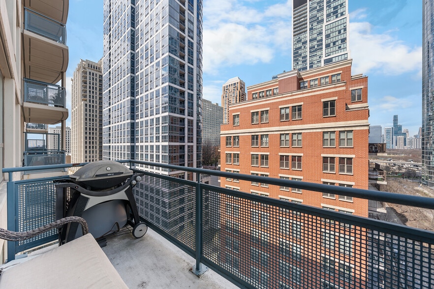 Balcony - 125 E 13th St