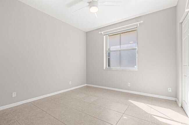 Building Photo - 1366 Crossbill Ct