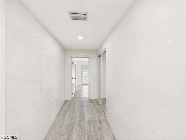 Building Photo - 567 13th St N