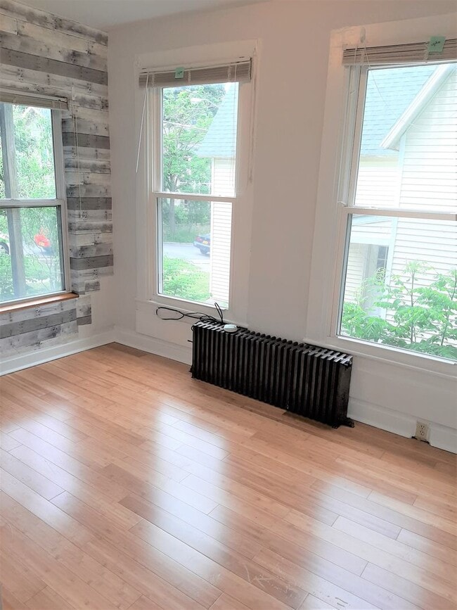 Building Photo - 222 Pleasant St