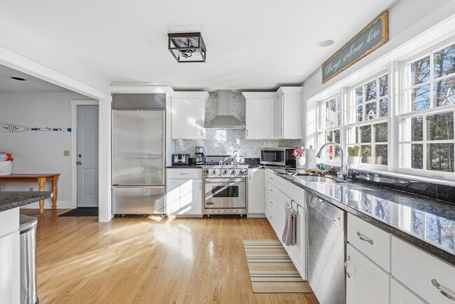 Building Photo - 578 Huckins Neck Rd