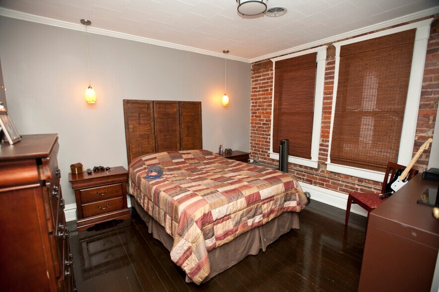 Building Photo - 334 15th St