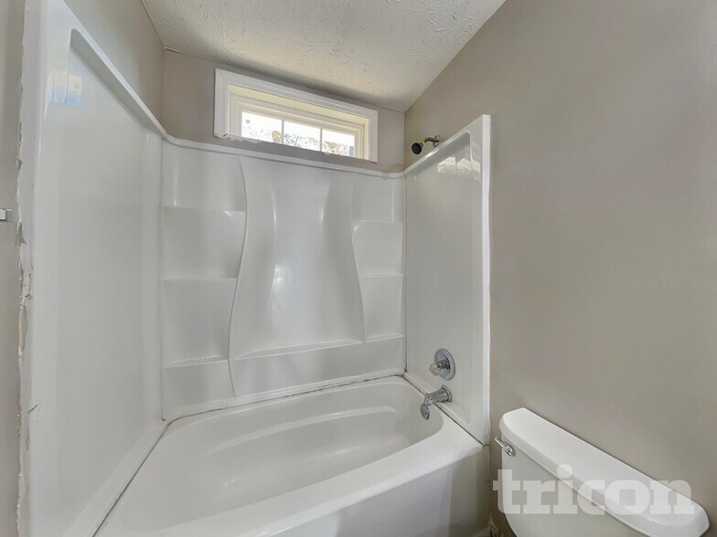 Building Photo - 30 Somerset Ct