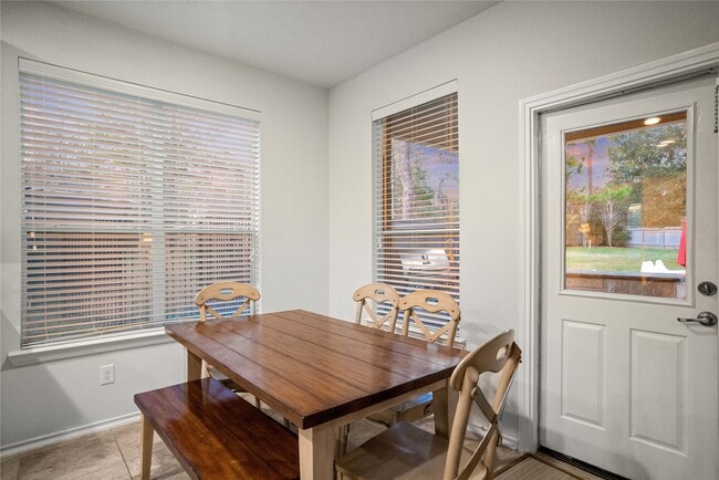 Building Photo - 131 N Hawkhurst Cir