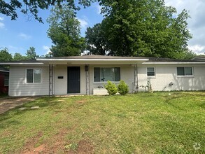 Building Photo - GREAT STARTER HOME IN SOUTH BOSSIER NEAR BABF