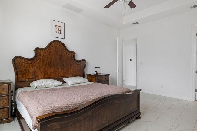 Building Photo - 920 Villa Rialto View