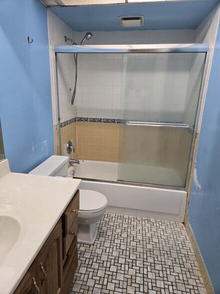 Building Photo - 450 Plum Creek Dr