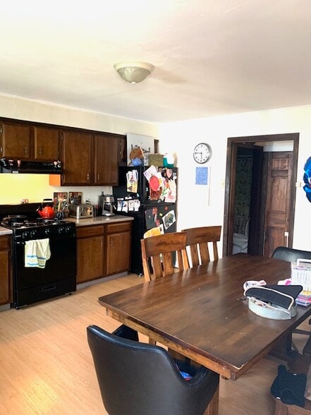 Eat-in Kitchen - 251 School St