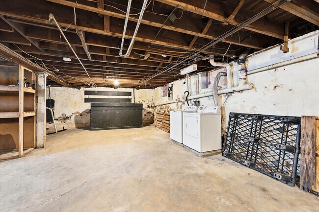 Building Photo - Student Rental next to WCU Campus | 3 Bed Single Family Home w/ Covered Front Porch, Yard & Basem...