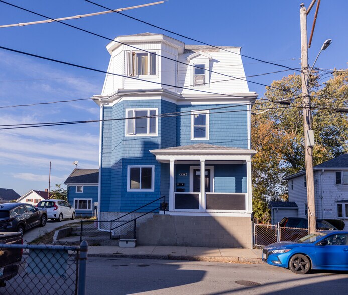 Building Photo - 400 Snell St