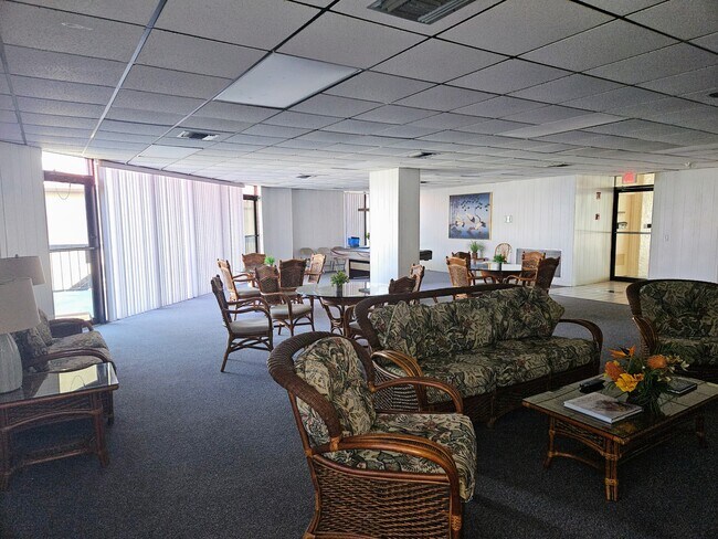 Building Photo - 6218 Palma Del Mar Blvd S