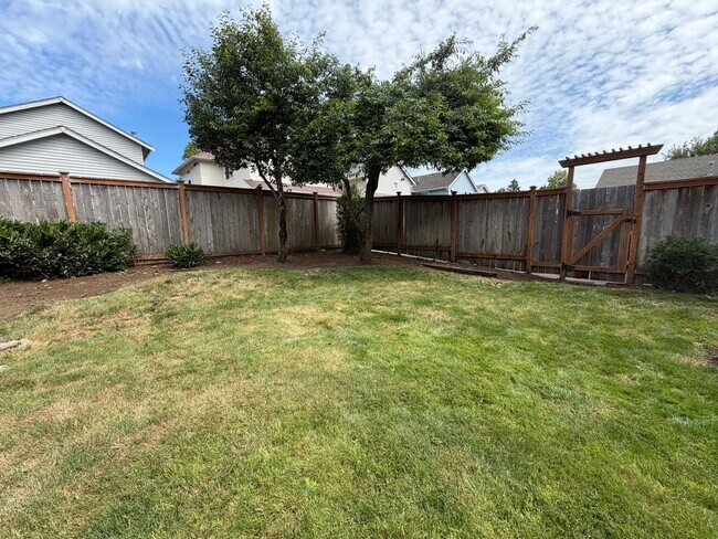 Building Photo - 3 bed DuPont Home with A/C for Rent