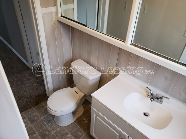 Building Photo - Spacious 4 Bedroom Home in Vermilion Near ...