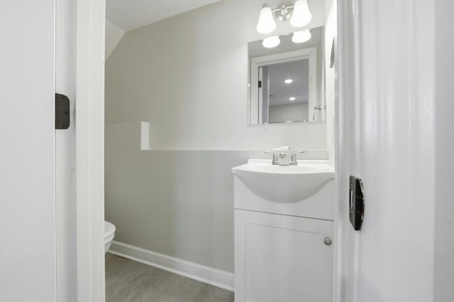 Building Photo - 107 N Orr Dr