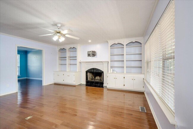 Building Photo - 3892 Beaver Brook Dr