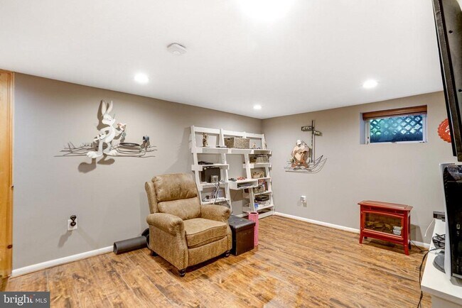 Building Photo - 5605 Eastbourne Dr